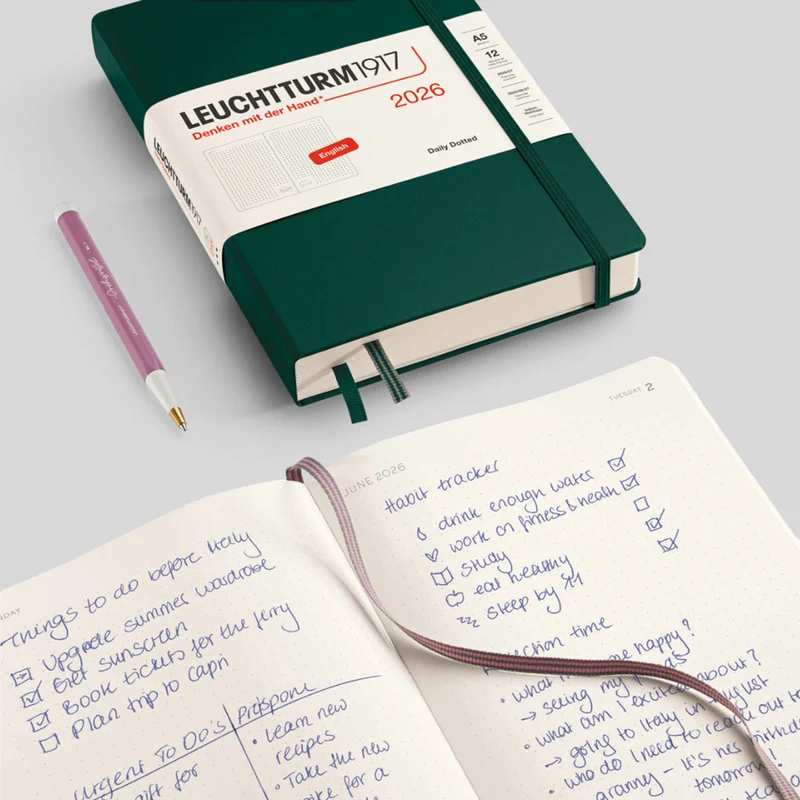 Tageskalender Medium A5 2027 / gepunktet